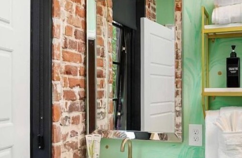 Golden Triangle Apartment | Lindee Zimmer Art Suite 208
