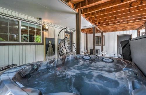 Central Colorado Springs House | Lion Lodge - Prime Spot Game Room Hot Tub Fire Pit
