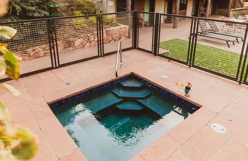 Green Mountain Falls House | Little Beaver Inn