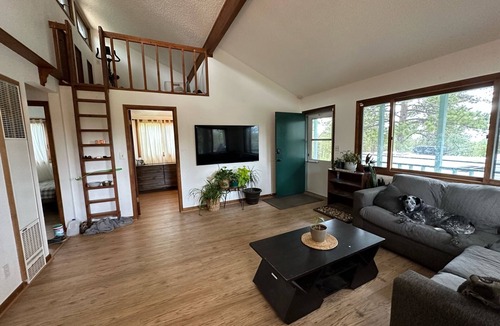 Coal Creek Cabin | Little Cabin on the Lane