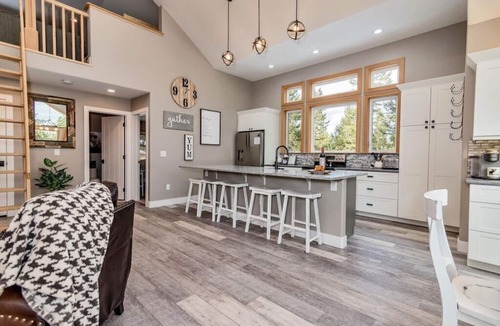 Conifer Mountain and Meadows House | Little Creek | Near Red Rocks | Cozy Mountain Retreat | Hot Tub | Dog Friendly