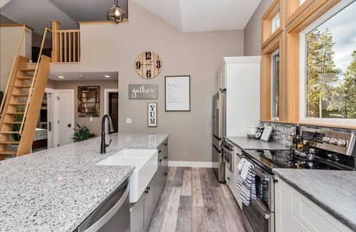 Conifer Mountain and Meadows House | Little Creek | Near Red Rocks | Cozy Mountain Retreat | Hot Tub | Dog Friendly