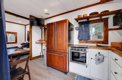 Larkspur House | Little House on the Ranch - Cozy, fun TINY HOME