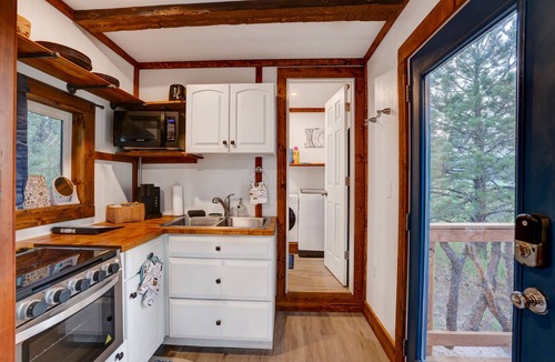 Larkspur House | Little House on the Ranch - Cozy, fun TINY HOME