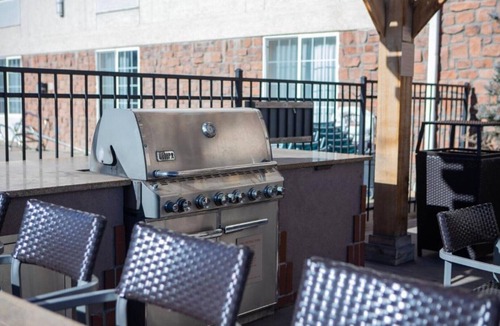 Ken Caryl House | Live life uninterrupted at our hotel in Littleton, Colorado
