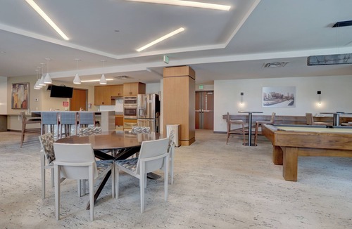 LoDo Condo | Location, Location, Location HUGE 2000 Sq Ft Condo 17TH Floor Views - Sleeps 8