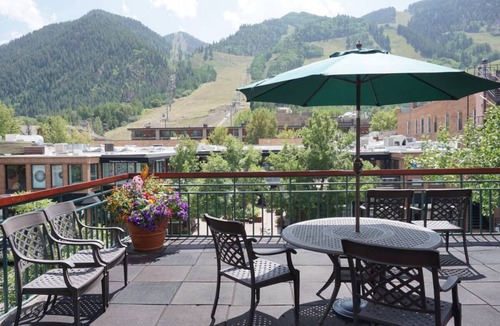 Aspen Condo | Location! Location! Location! Outstanding Views of Ajax (203040-6863)