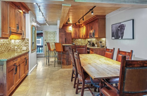 Snowmass Village Condo | Location & LUXURY! 2bd2ba HotTub & amenities galore on slopes of Snowmass Resort