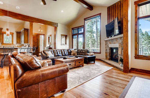 The Highlands House | Location! Views! Luxury! Space for everyone!