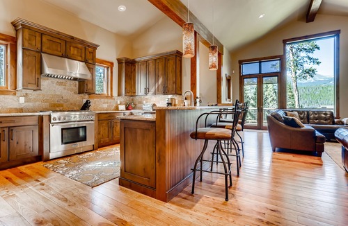 The Highlands House | Location! Views! Luxury! Space for everyone!