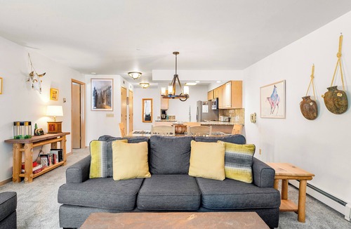 Four O'Clock Condo | Location! Walk to town, chairlift, hiking trails.