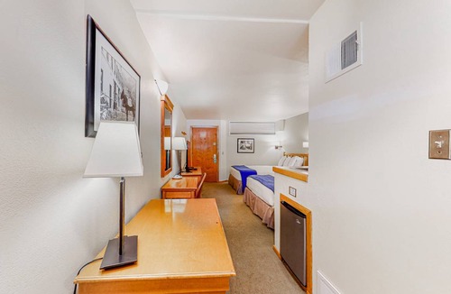 West End Cabin | Lodge ∙ 4 guests