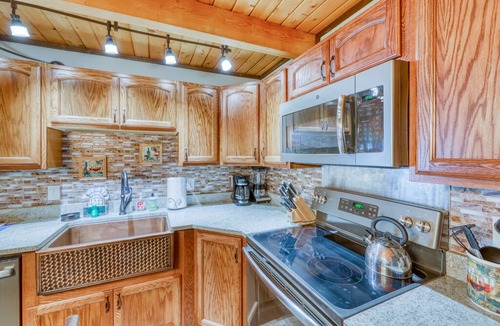 Wildernest Condo | Lofted mountain condo w/ great view & shared hot tub/pool/gym/game room/sauna!