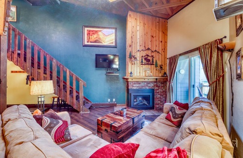 Wildernest Condo | Lofted mountain condo w/ great view & shared hot tub/pool/gym/game room/sauna!