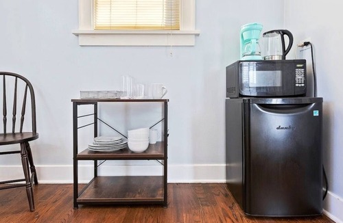 Congress Park Apartment | Loftium | Bright Guest Suite In Congress Park!