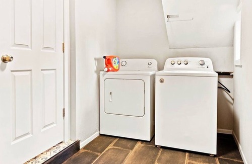 Baker Apartment | Loftium | Bright Suite In the Heart of South Broadway!