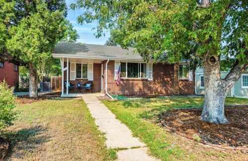 University Apartment | Loftium | Lovely & Cozy Basement Level Suite Near DU!