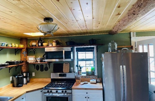 Durango Cabin | Log Cabin & Hut, WIFI, 13 acres; borders Nat Forest; 8 min. to town! Sleeps 9