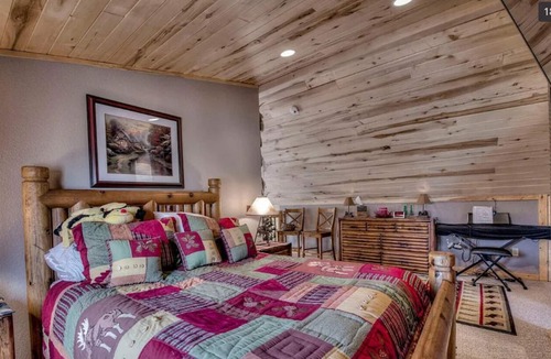 Warm Springs Cabin | Log cabin near Fairplay - Ski and Fly-fishing paradise - Pet Friendly