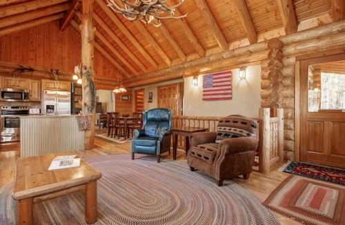 Divide House | Log cabin style home on secluded 48 acre property