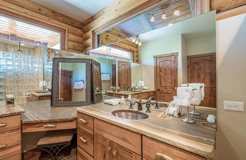 Mesa Cabin | Log Haven 2 BR Cabin-Ski & Bike at Powderhorn Mtn!