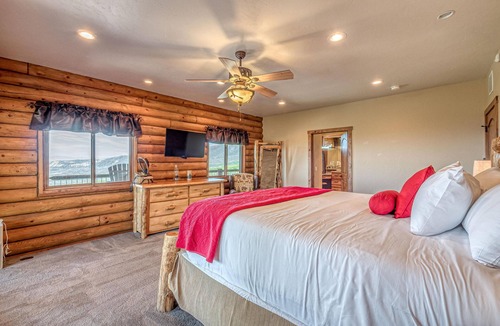 Mesa Cabin | Log Haven 2 BR Cabin-Ski & Bike at Powderhorn Mtn!