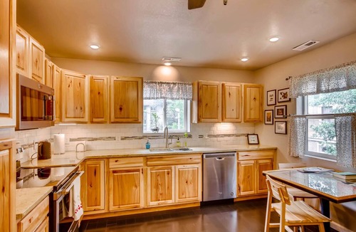Speer House | Logan Street Urban Refuge - Private Carriage House