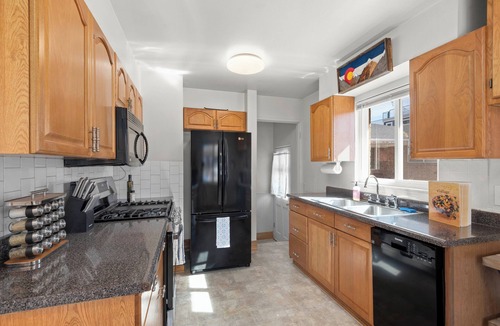 Highland House | LoHi Home – Walk to Dining, Large Backyard & BBQ!