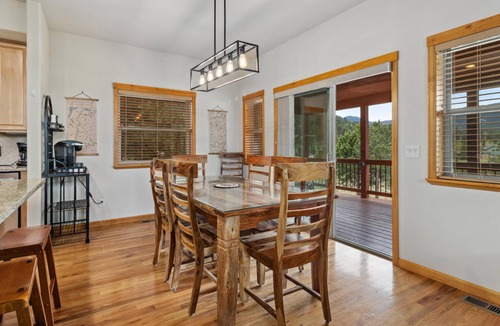 Carriage Hills House | Lone Pine: A Stunning Mountain Retreat