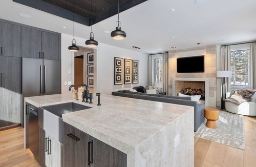 Mountain Village Ski Chalet | Lonestar Lodge by Cuvee