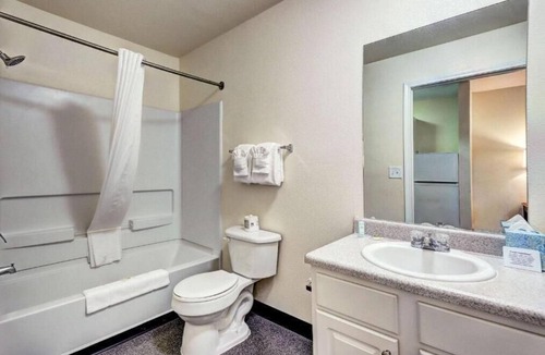 North Westminster House | Looking for a place to call home for a while?