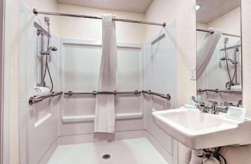 North Westminster House | Looking for a place to call home for a while?