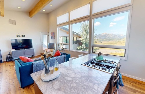 Mount Crested Butte House | Lookout Over Lapis Apartment