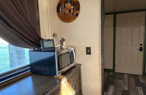 Parshall House | Lost Cabin - Horses and Pets Welcome!