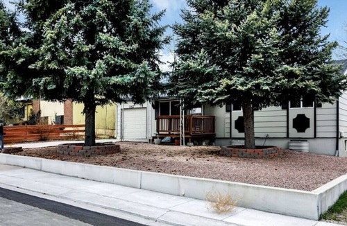 Southeast Colorado Springs House | Lovable Longfellow *12 minutes from airport*