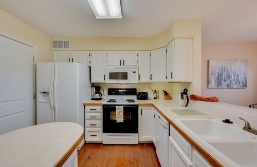 Loveland House | Loveland Townhome: Walkable to Lake & Park!