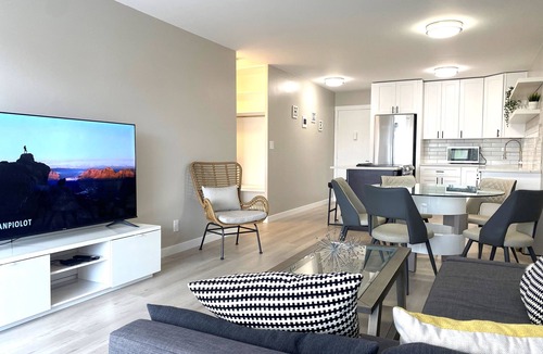 Congress Park Condo | Lovely 1 bedroom condo near shops & dining!