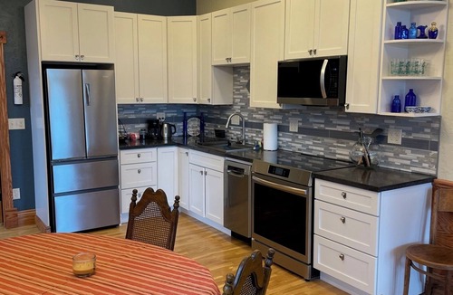 La Junta Apartment | Lovely 1 bedroom suite in Historic La Junta home- cozy, clean & convenient stay