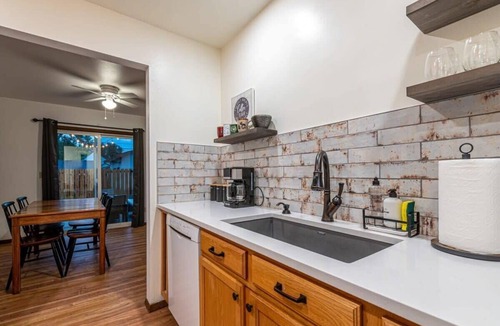 Lafayette House | Lovely 2BR in Perfect Location ~ Steps to Old Town
