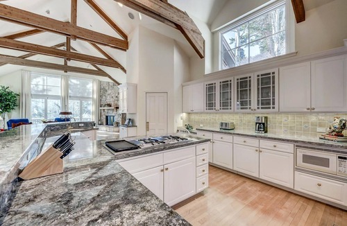Avon House | Lovely 4 Bedroom Private House on Holden Road in Beaver Creek Village