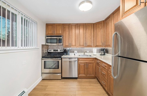 Cheesman Park Apartment | Lovely Cheesman Park apt on tree lined street
