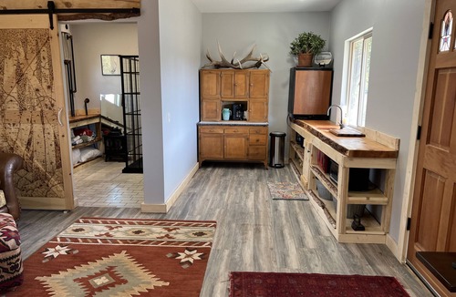 Montrose Cottage | Lovely cottage on horse farm with petting zoo and trails