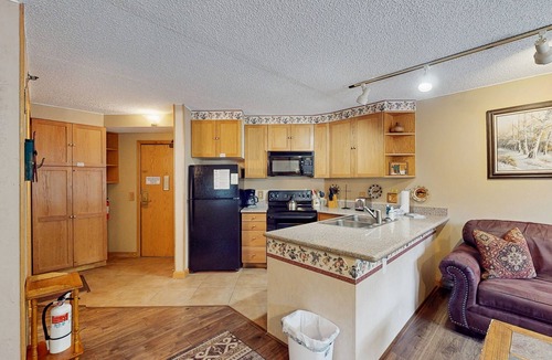 Winter Park Apartment | Lovely Studio Home w/Shared Hot Tub & Pool + Free WiFi/Game Room/Ping-Pong Table