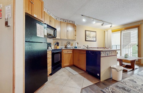 Winter Park Apartment | Lovely Studio Home w/Shared Hot Tub & Pool + Free WiFi/Game Room/Ping-Pong Table