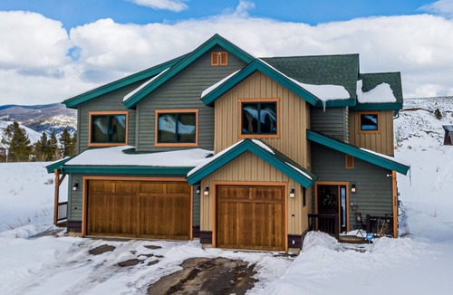 Tabernash House | Lovely Tabernash mountain home! PRIVATE hot tub, air hockey + shuffle board