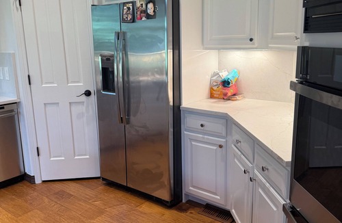 Edwards House | Lovely Winter Getaway ~ Walk To The Ski Lift ~ The Ideal Vacation Home!