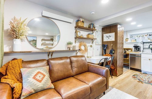 Manitou Springs Apartment | 'Lovers Lane Chalet' Dtwn Manitou Springs Studio!