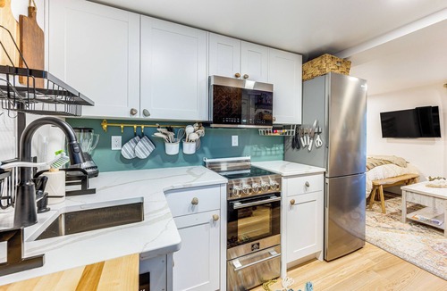 Manitou Springs Apartment | 'Lovers Lane Chalet' Dtwn Manitou Springs Studio!