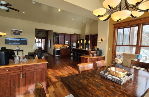 Cerise Ranch House | Low Tax Luxe Mountain Getaway by Aspen for Outdoor fun with Friends & Family!