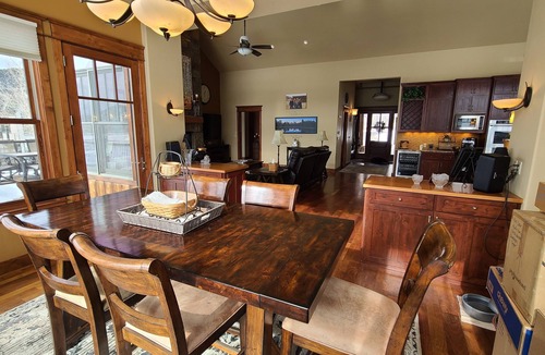 Cerise Ranch House | Low Tax Luxe Mountain Getaway by Aspen for Outdoor fun with Friends & Family!